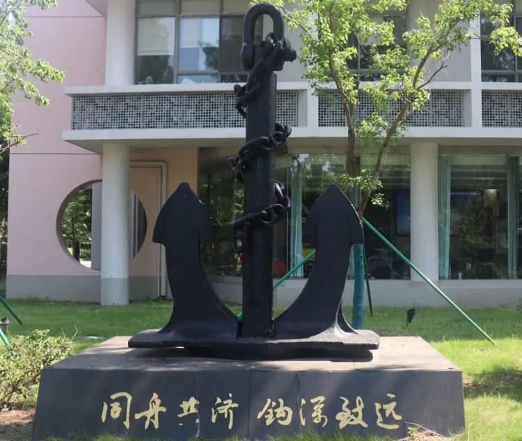 大学校园迎来暑期“访客”，他们到这里是因为……