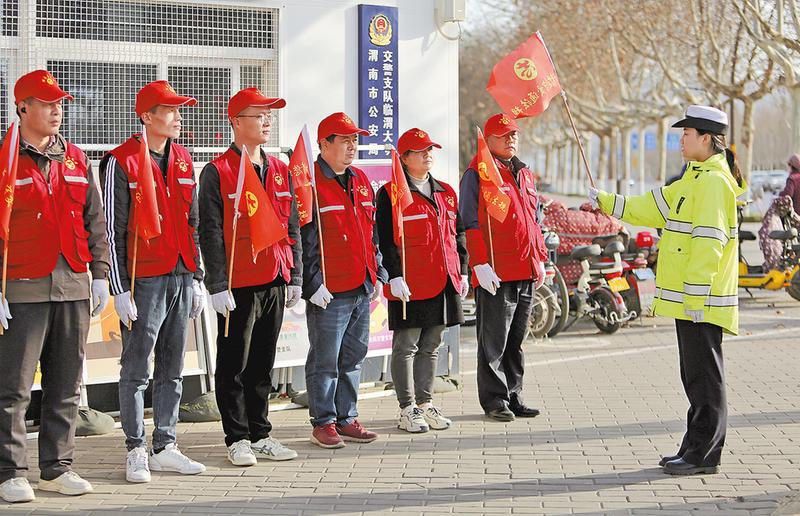 让斑马线成为城市文明风景线——渭南主城区联动大直播活动侧记
