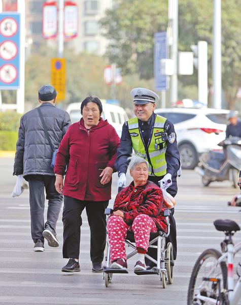 让斑马线成为城市文明风景线——渭南主城区联动大直播活动侧记