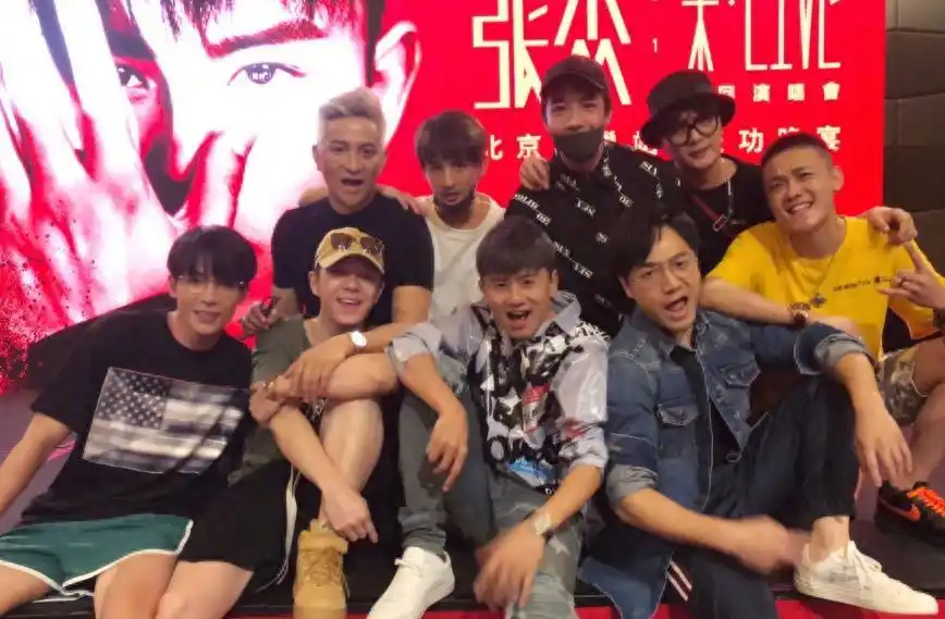 王栎鑫张杰联动上热搜，张杰与07快男关系引热议，我们都误解他了