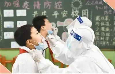 学生们回归“校园模式”