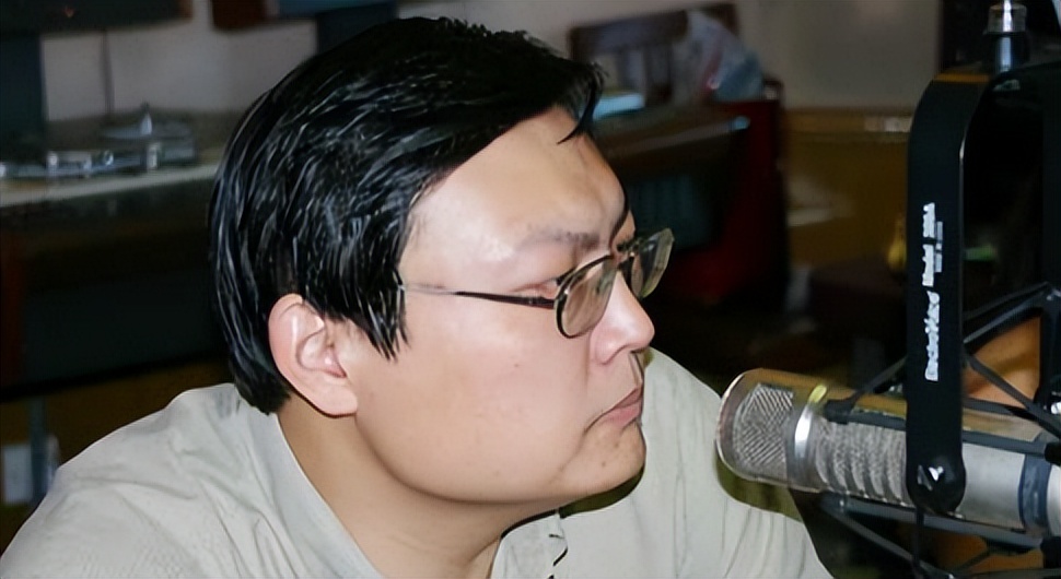 销声匿迹8年多，“一代铁嘴”梁宏达，因口不择言今再无翻红可能