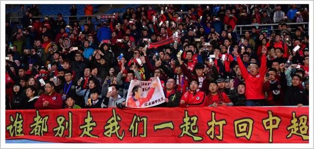 中国足球，一场“比钱多”的游戏