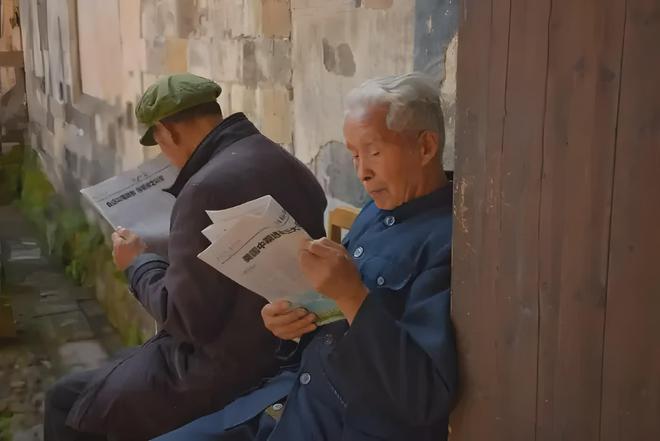 好久没见过报纸了，但报社一直在大量印刷，究竟是哪些人还在看？