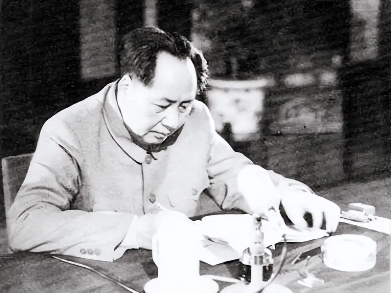 1944年，日本天皇弟弟读完《论持久战》，为何会去刺杀东条英机？