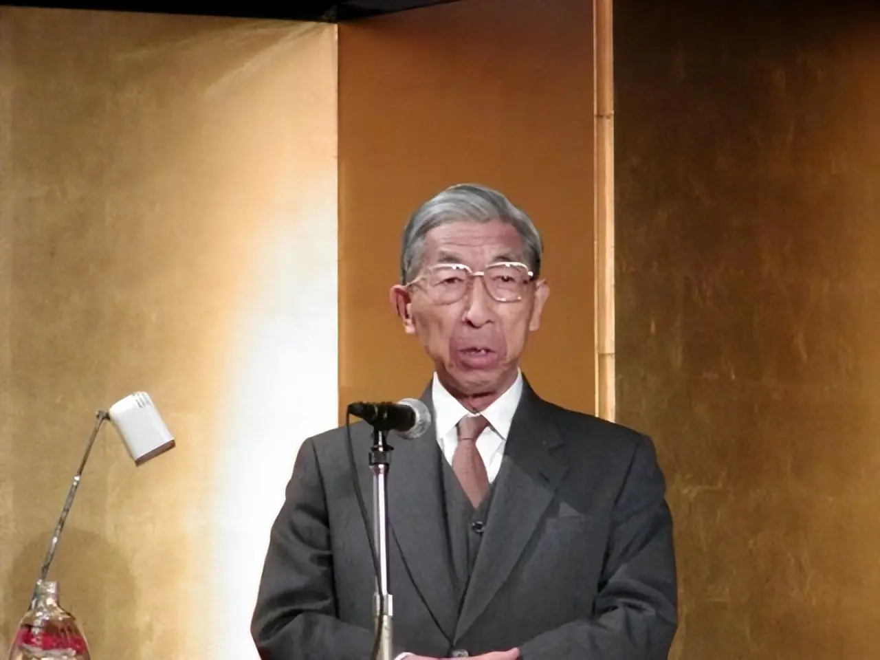 1944年，日本天皇弟弟读完《论持久战》，为何会去刺杀东条英机？