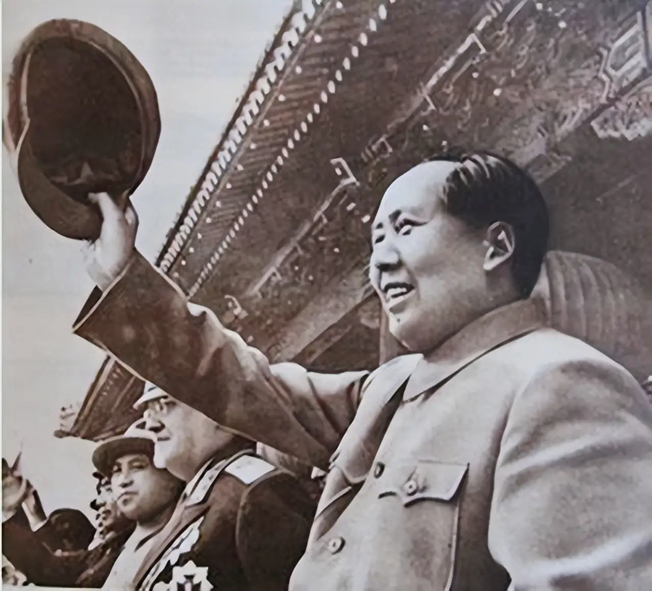 1944年，日本天皇弟弟读完《论持久战》，为何会去刺杀东条英机？