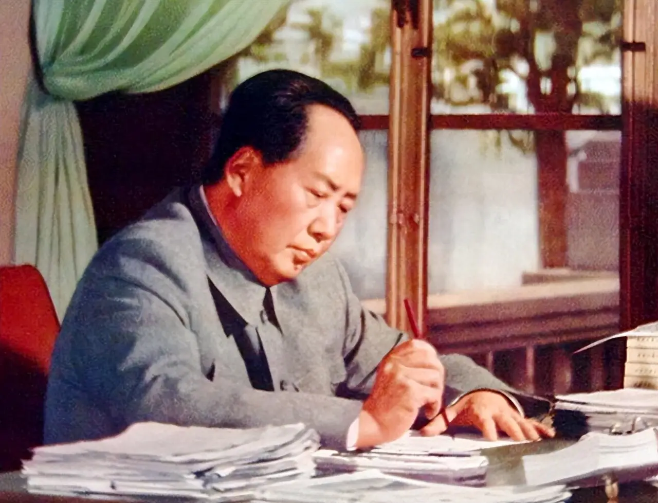 1944年，日本天皇弟弟读完《论持久战》，为何会去刺杀东条英机？