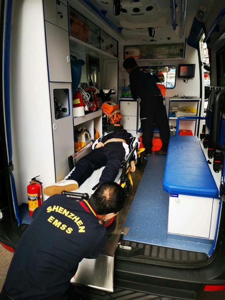 深圳13岁男生坠楼身亡 留下4封遗书 出事前在家补寒假作业
