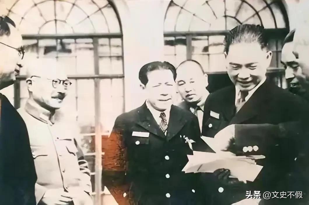 《伪装者》外行看热闹内行看门道，明楼的历史原型袁殊是五重间谍