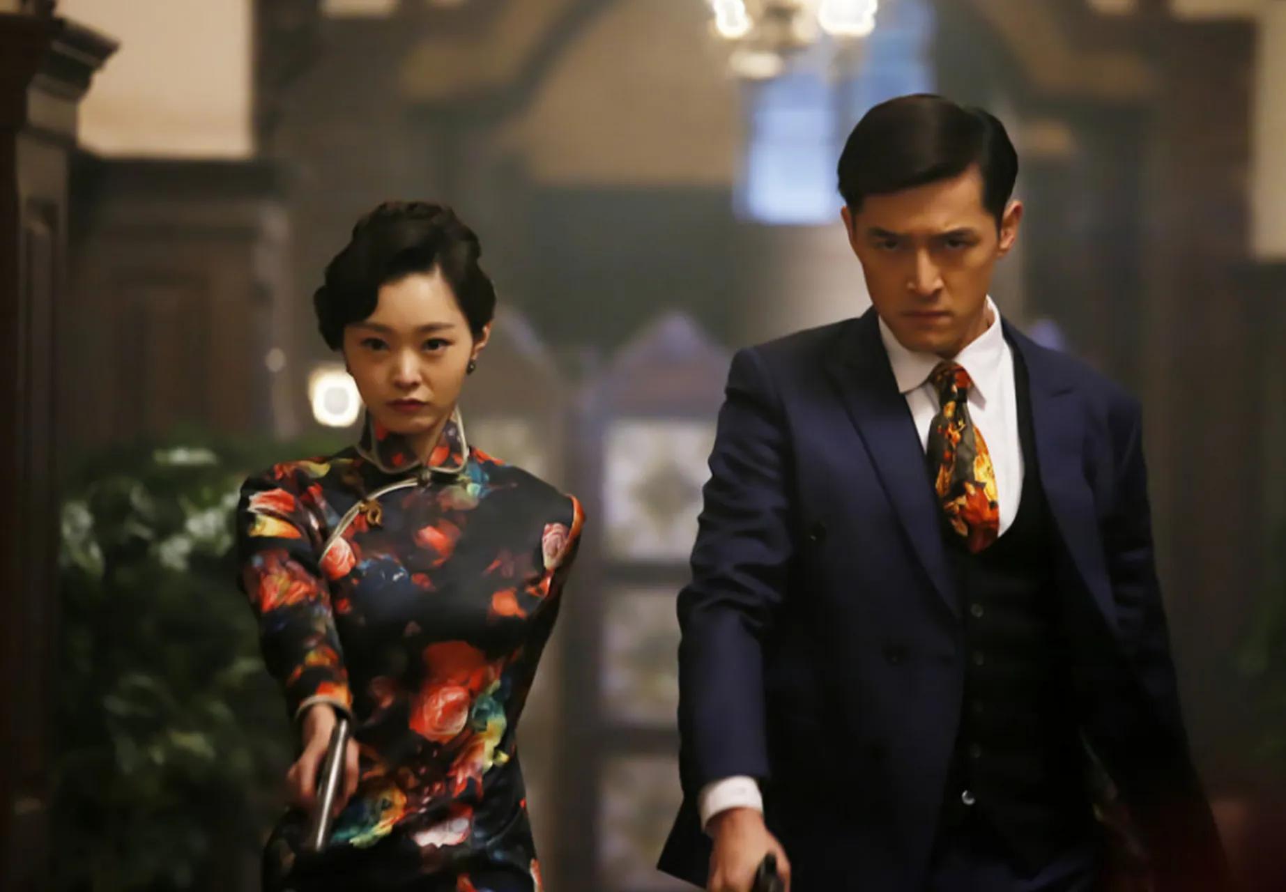 《伪装者》：明家三兄弟的“千层套路”，谍战剧的高光时刻