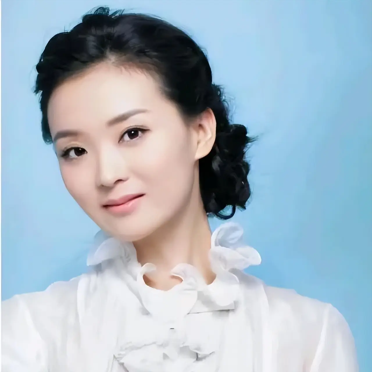 北京富豪王志才：紫禁城边有豪宅，娶“晴格格”为妻，却移民海外