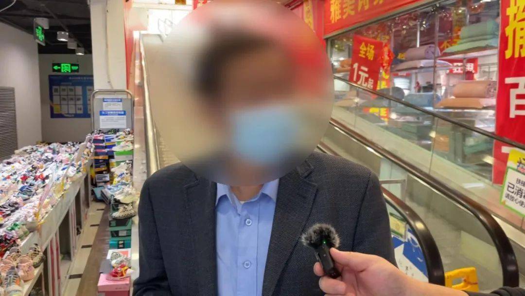 【嘉兴最后一家沃尔玛也要关了？】商家打出撤场标语 货架空了不少