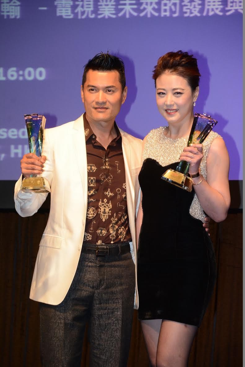 吕良伟：上海滩力压周润发，三婚娶圈外人杨小娟，婚后家庭美满
