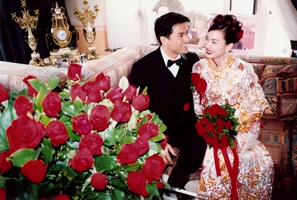 吕良伟：上海滩力压周润发，三婚娶圈外人杨小娟，婚后家庭美满