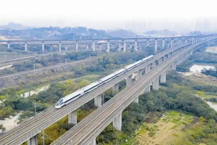 发力“强枢纽” 推进“交通网”建设大会战——我市前11个月交通基础设施固定资产投资逆势增长，多式联运发展取得阶段性成果