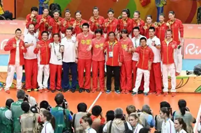 巴黎奥运会资格赛开赛在即，多图回顾中国女排里约奥运会夺冠之路