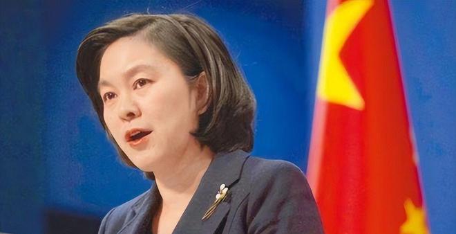 “外交女神”华春莹年轻旧照，一袭红衣气质不凡，从小就是个学霸