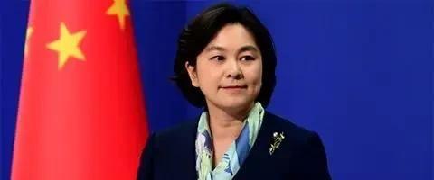 “外交女神”华春莹年轻旧照，一袭红衣气质不凡，从小就是个学霸