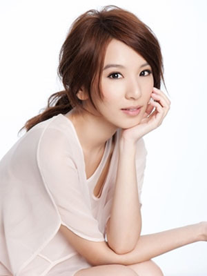 央视女主播染发变时髦？看肤色选对发色