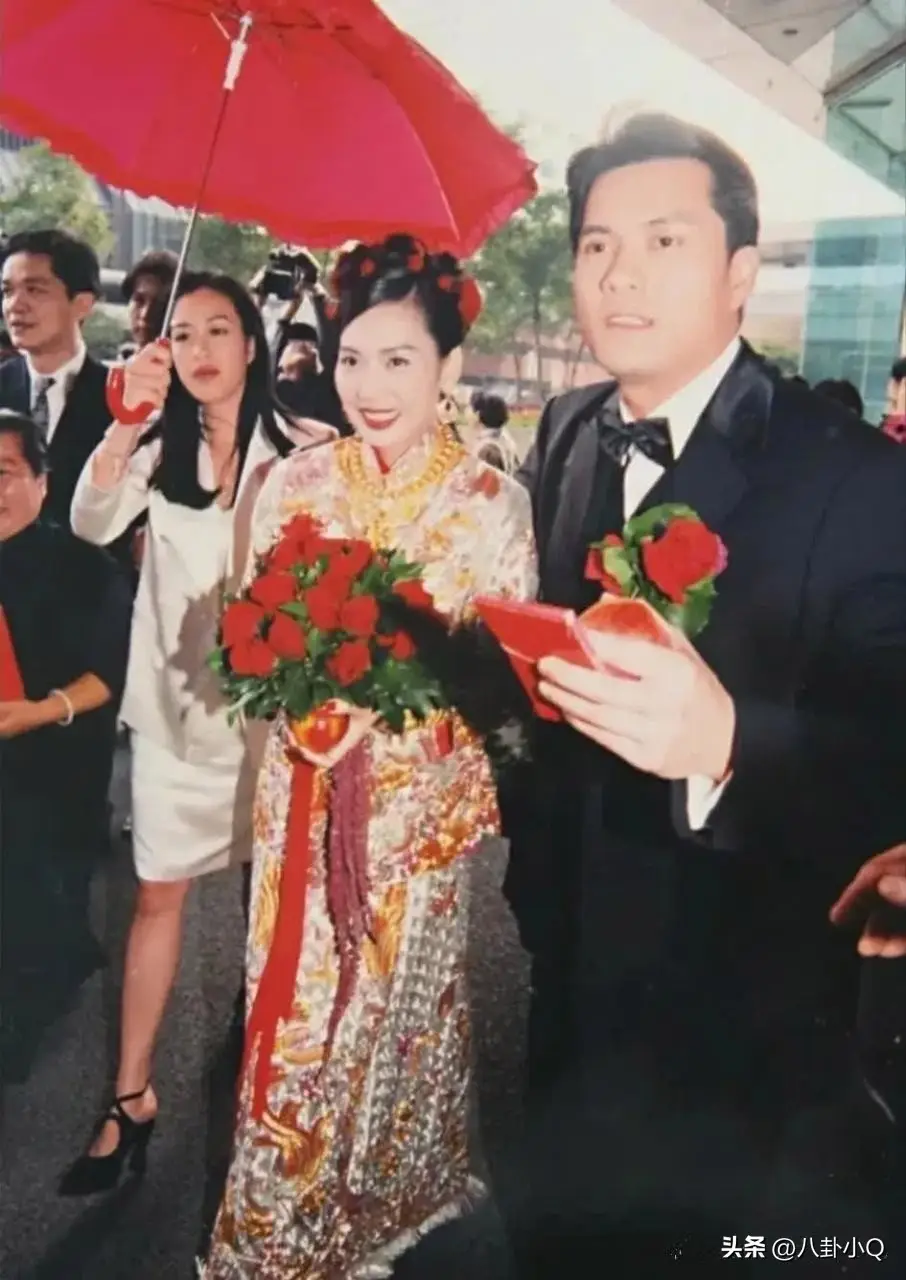 他三个老婆都是大美女，一婚周海媚二婚邝美云，46岁三婚娶到富婆