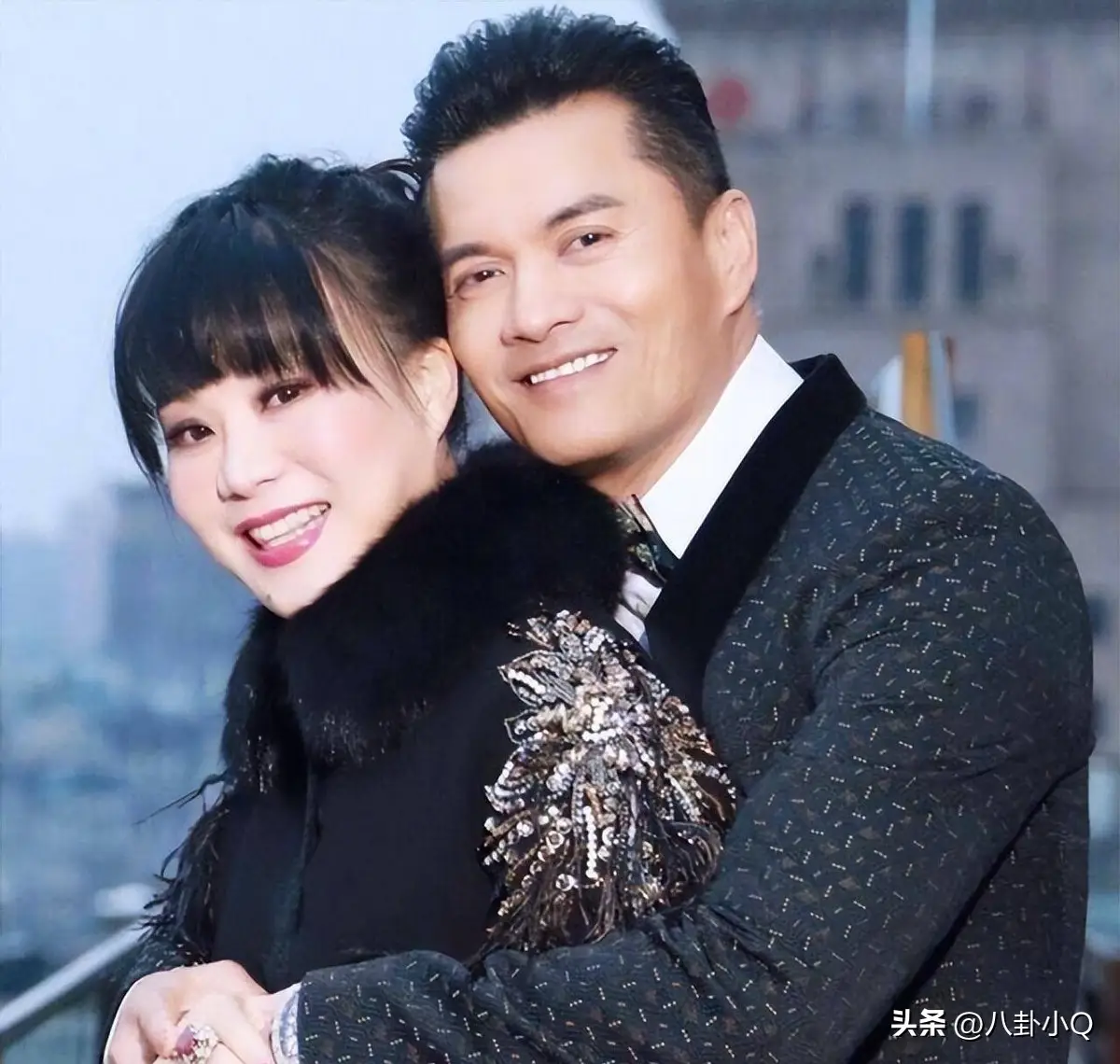 他三个老婆都是大美女，一婚周海媚二婚邝美云，46岁三婚娶到富婆