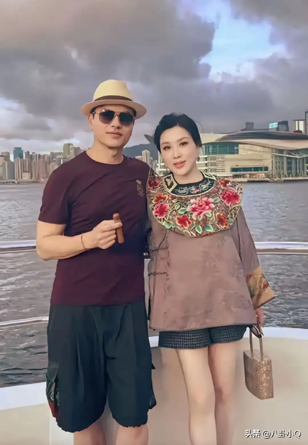 他三个老婆都是大美女，一婚周海媚二婚邝美云，46岁三婚娶到富婆