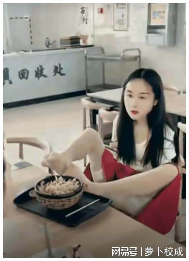 折翼的天使！安徽无臂女孩的绝境逆袭！没有手臂，却依然活的精彩