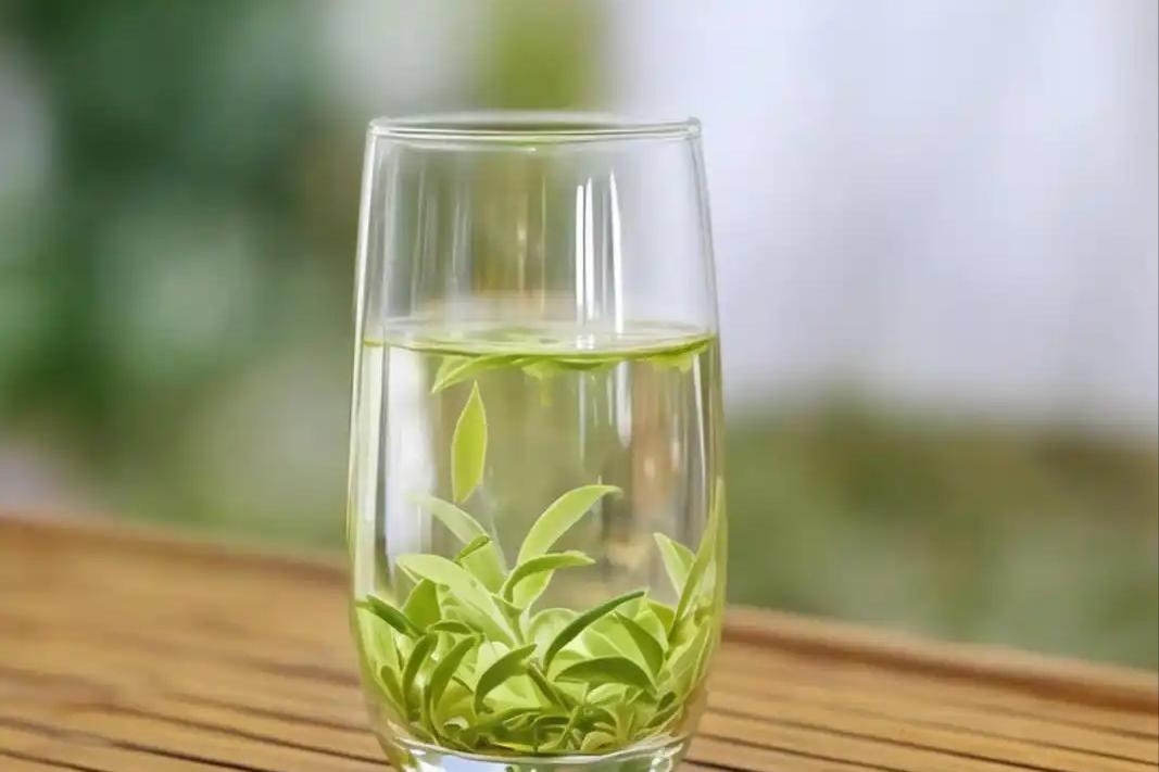 长期喝白开水和长期喝茶的人，谁会更健康？你喜欢喝水还是喝茶？