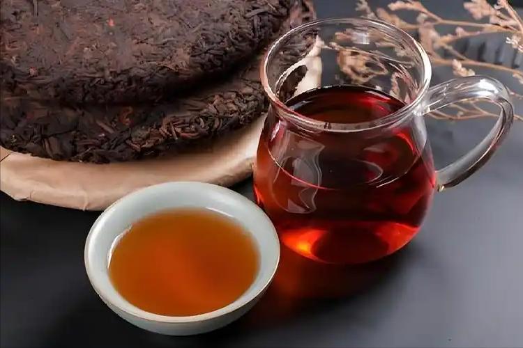 长期喝白开水和长期喝茶的人，谁会更健康？你喜欢喝水还是喝茶？
