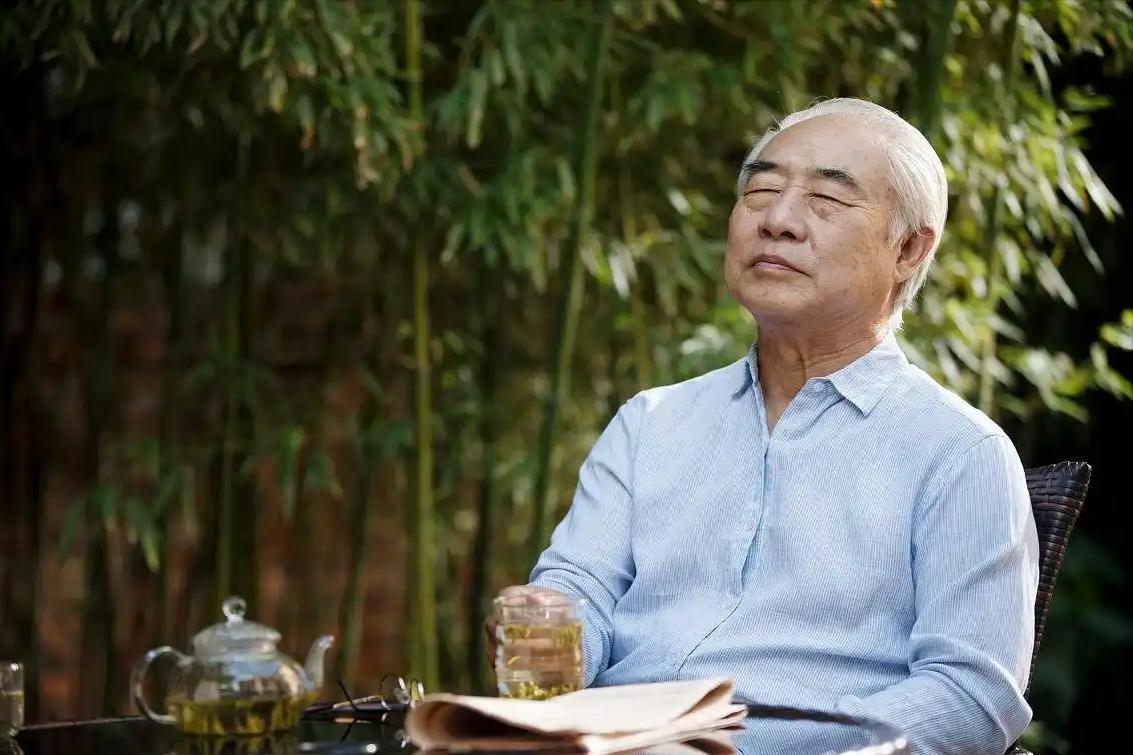长期喝白开水和长期喝茶的人，谁会更健康？你喜欢喝水还是喝茶？