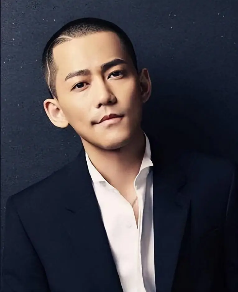 当年对李炜大打出手的苏醒，12年后在看二人处境，他才是最后赢家