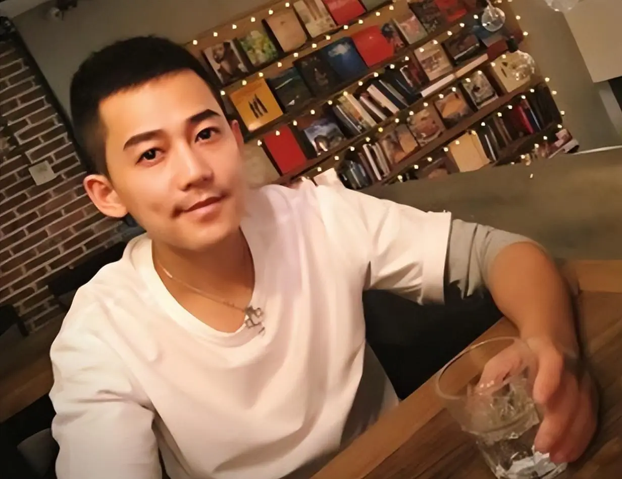 当年对李炜大打出手的苏醒，12年后在看二人处境，他才是最后赢家