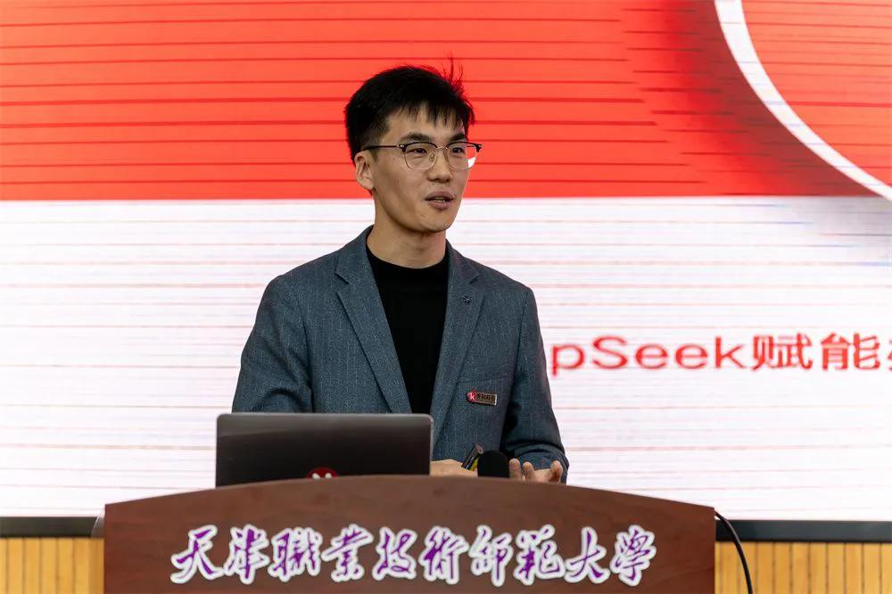 提升新闻素养 凝聚宣传合力 天职师大召开新闻宣传工作会