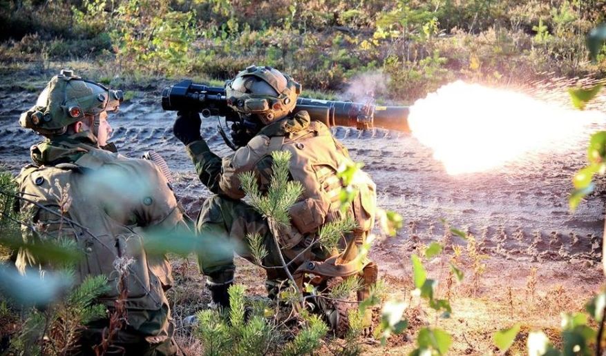 前苏联的RPG7跟它一比就是渣渣！揭秘瑞典古斯塔夫无后坐力炮