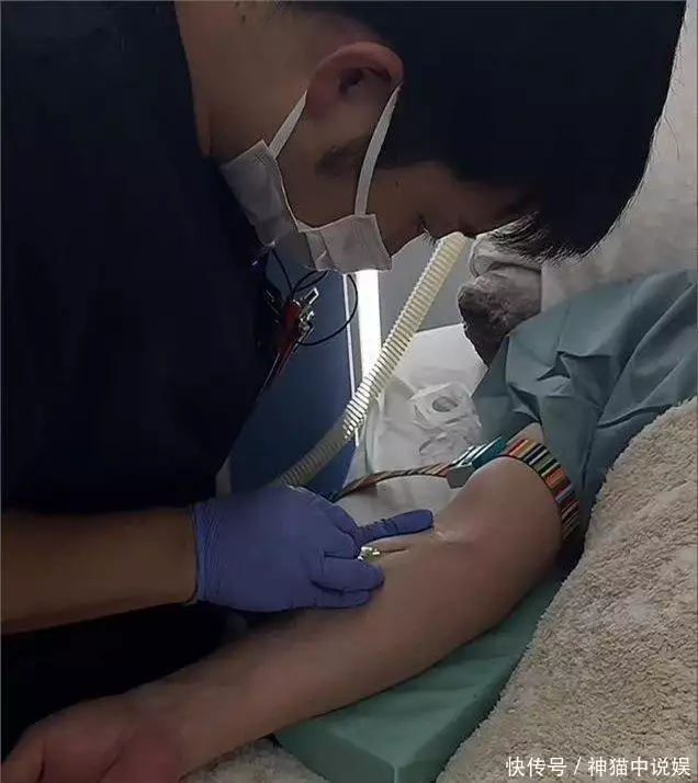 央视前主持王宁日本做大血净，面容憔悴全家出动，知情人曝更多