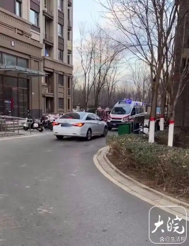 廊坊一小区内救护车遇阻，送医老人去世？警方：违法车主被拘留