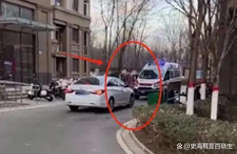 救护车被堵后续，车主罚的太轻，车牌号遭曝光，网友：果然有背景