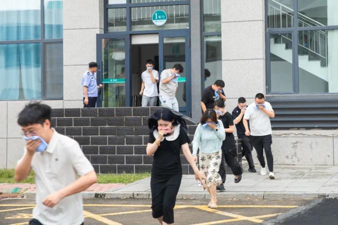 七台河市消防救援支队深入国家电网黑龙江省电力有限公司七台河供电公司开展灭火救援实战演练及消防安全培训