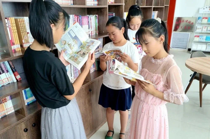 瓜州：农家书屋为暑期生活注入书香活力