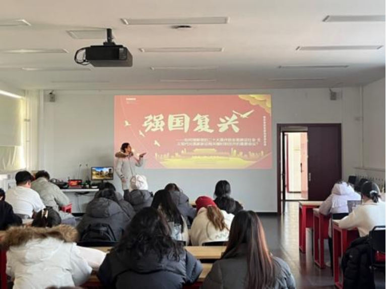 微团课·青春起航｜新闻学院2022级新闻班红旗团支部风采展示