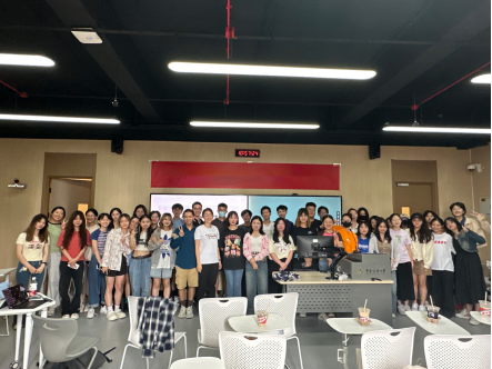 微团课·青春起航｜新闻学院2022级新闻班红旗团支部风采展示