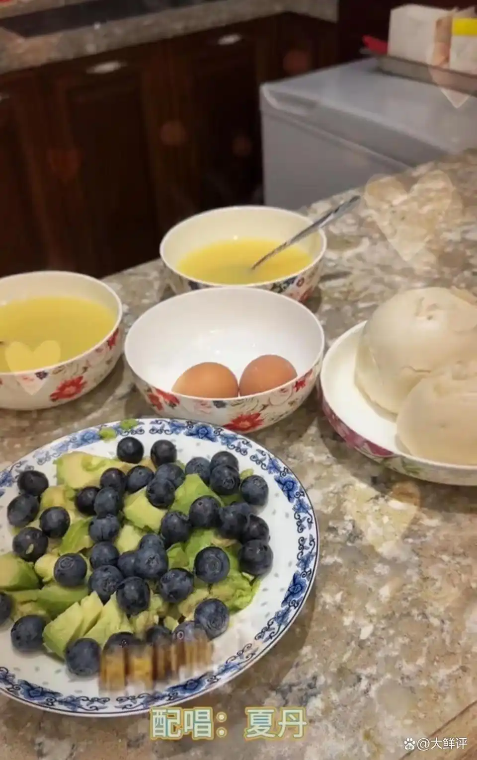 央视欧阳夏丹透露感情现状，单身与母亲一起住，此前曾曝嫁富二代