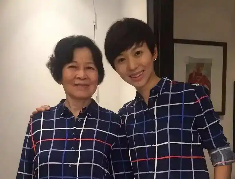 46 岁的欧阳夏丹离开央视后没固定职业且仍然单身