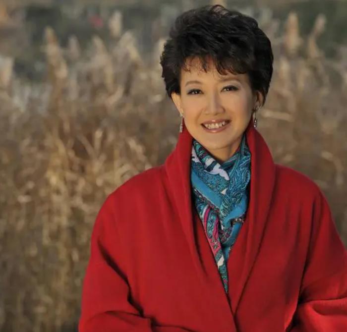 至今未婚的9位女主持人，多人情史复杂，最大57岁最小37岁