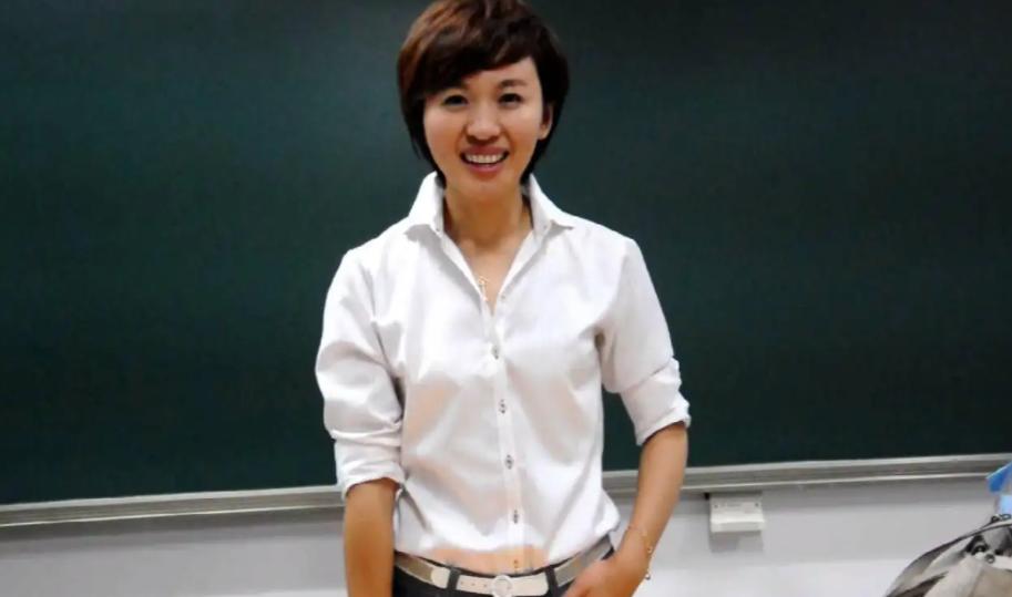 至今未婚的9位女主持人，多人情史复杂，最大57岁最小37岁