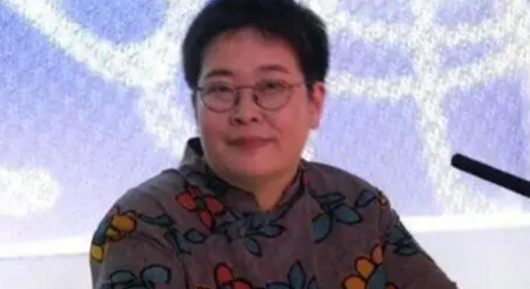 至今未婚的9位女主持人，多人情史复杂，最大57岁最小37岁