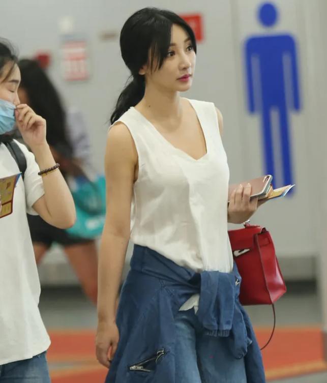 至今未婚的9位女主持人，多人情史复杂，最大57岁最小37岁
