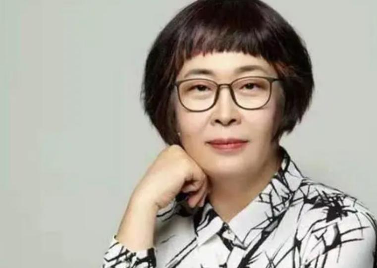 至今未婚的9位女主持人，多人情史复杂，最大57岁最小37岁
