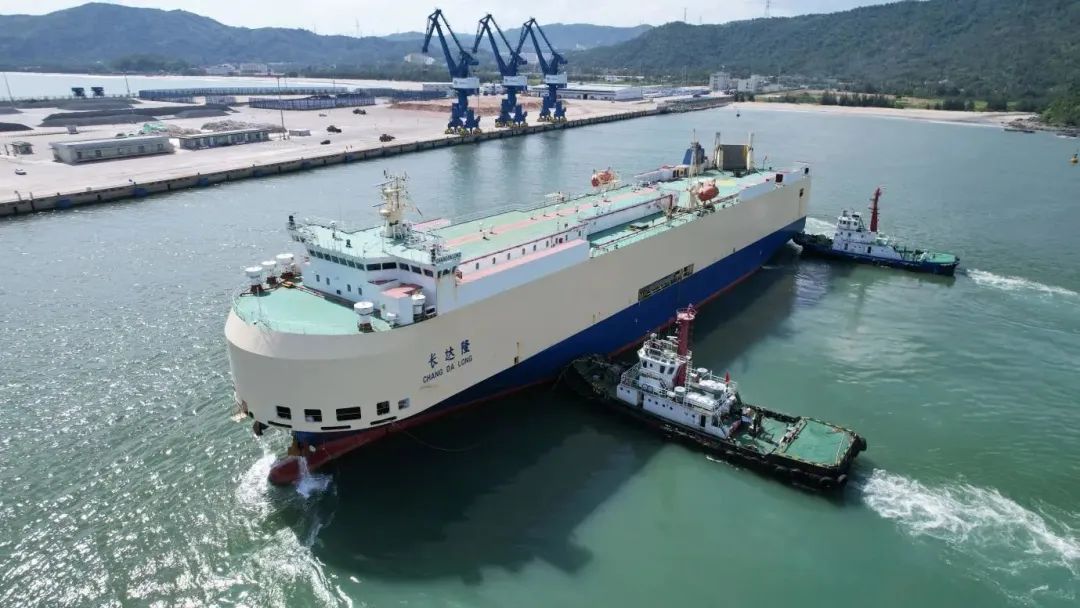 深汕小漠国际物流港首次独立包船 出口1580辆汽车